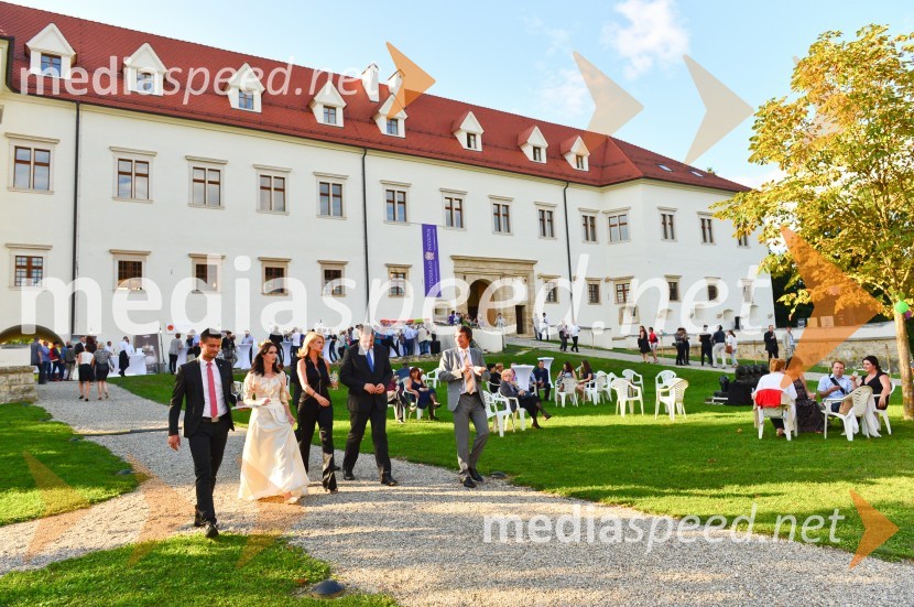  ... ;  Sandra Vučko, Vinska kraljica Slovenije 2015; mag. Norma Bale, pisateljica, direktorica Kultprotur; mag. Dejan Židan, minister za kmetijstvo, gozdarstvo in prehrano, predsednik stranke SD;  Luka Kočevar, vodja Službe za odnose z javnostmi in promocijo, Ministrstvo za kmetijstvo in okoljeSalon Traminec 2015