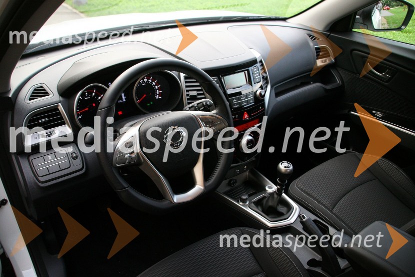 Ssang Yong Tivoli, notranjostSsang Yong Tivoli, slovenska predstavitev
