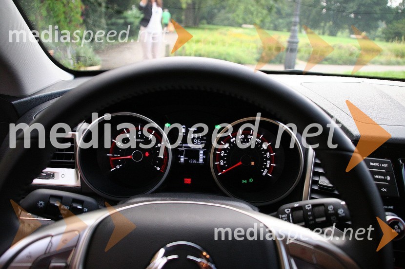 Ssang Yong Tivoli, merilnikiSsang Yong Tivoli, slovenska predstavitev