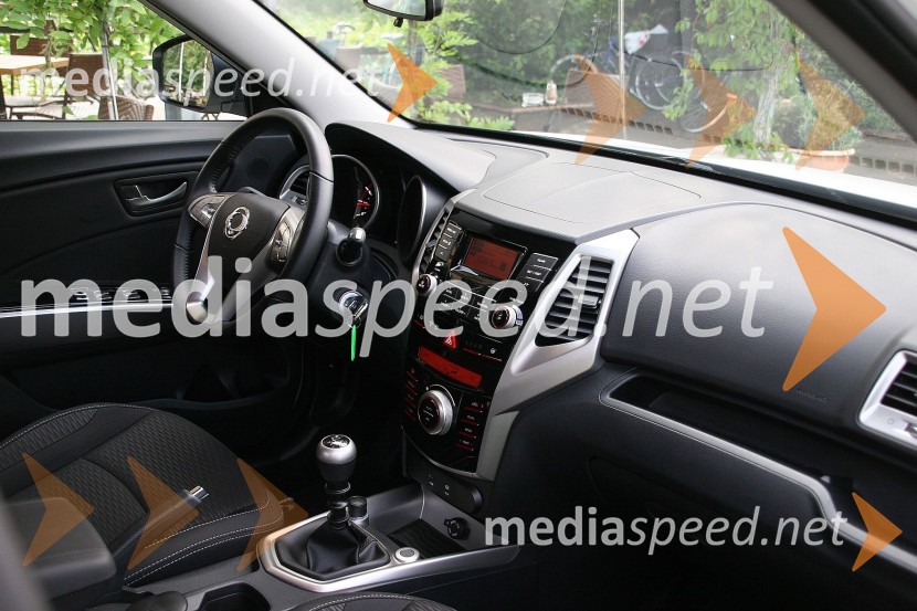 Ssang Yong Tivoli, notranjostSsang Yong Tivoli, slovenska predstavitev