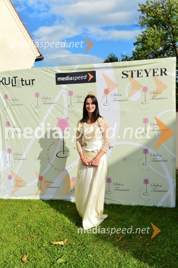  Sandra Vučko, Vinska kraljica Slovenije 2015Salon Traminec 2015