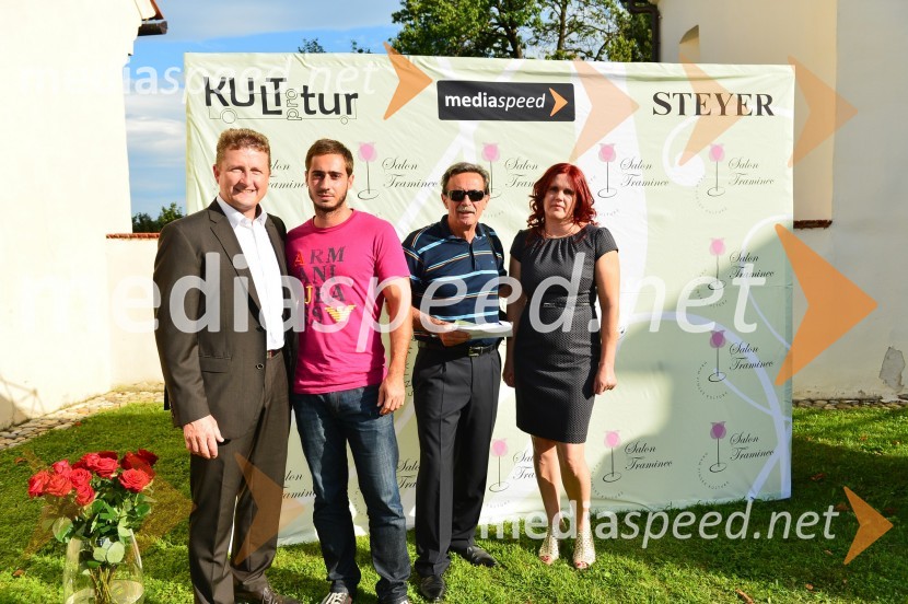  Danilo Steyer, Hiša dišečega traminca Steyer;  ... ;  ... ;  Magda Steyer, Hiša dišečega traminca SteyerSalon Traminec 2015