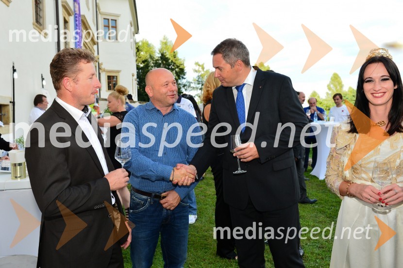  Danilo Steyer, Hiša dišečega traminca Steyer;  Janez Janko Kodila, direktor Kodila d.o.o.; mag. Dejan Židan, minister za kmetijstvo, gozdarstvo in prehrano, predsednik stranke SD;  Sandra Vučko, Vinska kraljica Slovenije 2015Salon Traminec 2015