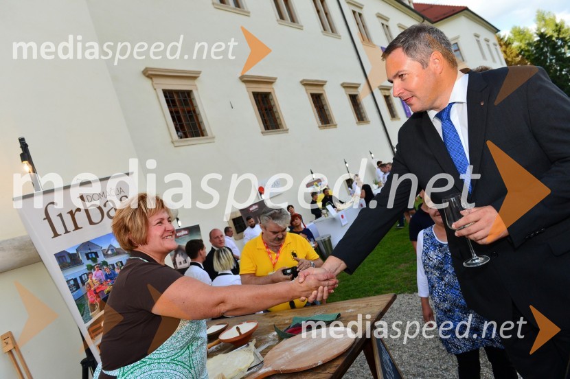  Marjana Firbas, Domačija Firbas; mag. Dejan Židan, minister za kmetijstvo, gozdarstvo in prehrano, predsednik stranke SDSalon Traminec 2015