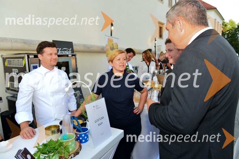  Damir Pintarič, Gostilna Rajh;  Tanja Pintarič, Gostilna Rajh; mag. Dejan Židan, minister za kmetijstvo, gozdarstvo in prehrano, predsednik stranke SDSalon Traminec 2015