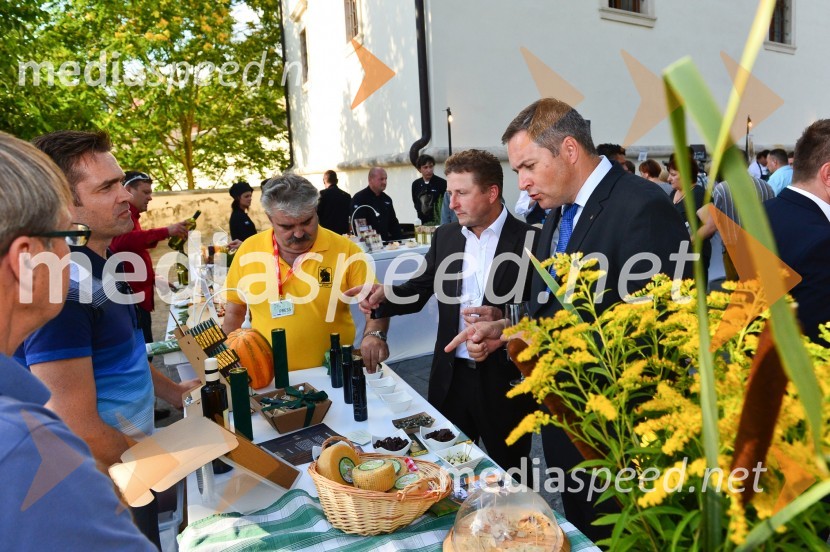  Gorazd Kocbek, Oljarna Kocbek;  Danilo Steyer, Hiša dišečega traminca Steyer; mag. Dejan Židan, minister za kmetijstvo, gozdarstvo in prehrano, predsednik stranke SDSalon Traminec 2015
