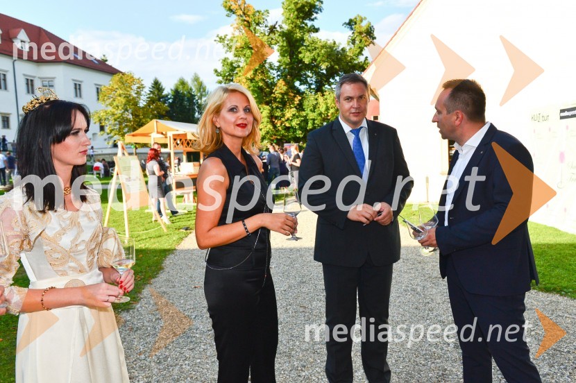  Sandra Vučko, Vinska kraljica Slovenije 2015; mag. Norma Bale, pisateljica, direktorica Kultprotur; mag. Dejan Židan, minister za kmetijstvo, gozdarstvo in prehrano, predsednik stranke SD;  Borut  Cvetko, kreativni direktor MediaspeedSalon Traminec 2015