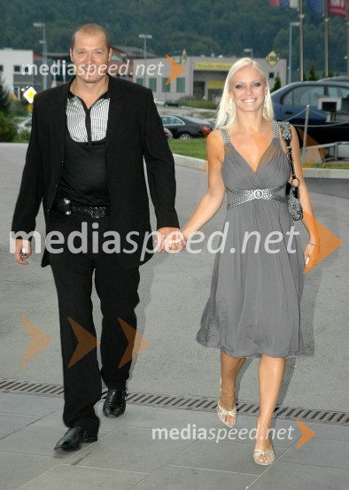 Petra Slapar, pevka in njej fant Robert Lavtar, Center alternative AltorionPesem poletja 2007