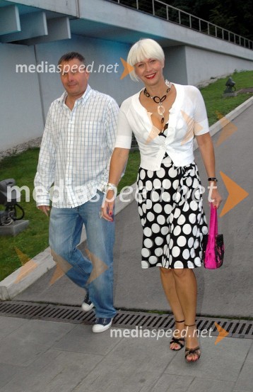 Bojan Požar, glavni in odgovorni urednik spletnega časopisa Požar report in Barbra Drnač, plesna novinarka in urednica oddaje Parada plesaPesem poletja 2007