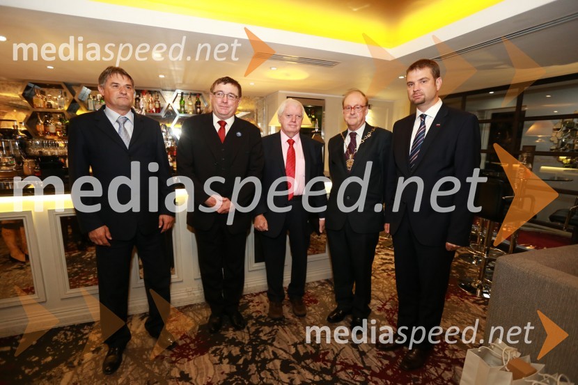 mag. Bojan Babič, direktor Mestne uprave MOM; dr. Andrej Fištravec, župan, Mestna občina Maribor;  ... ;  Norman Adams, župan, Greenwich;  Tadej Rupel, veleposlanik Slovenije v Veliki BritanijiBojan Babič razrešen z mesta direktorja Mestne uprave MO Maribor