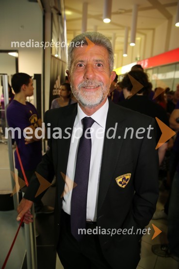  Drago Cotar, predsednik NK MariborVijol'čna bajta 2, otvoritev trgovine