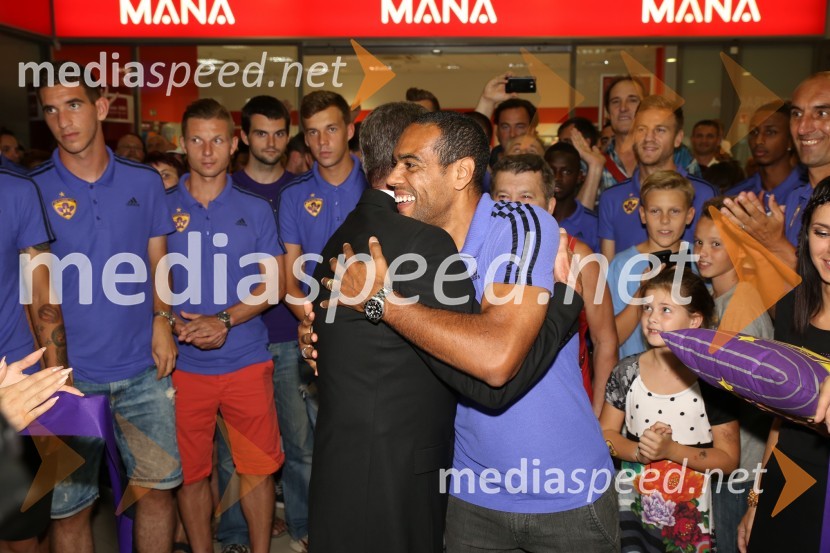  Marcos  Tavares, nogometaš, NK MariborVijol'čna bajta 2, otvoritev trgovine