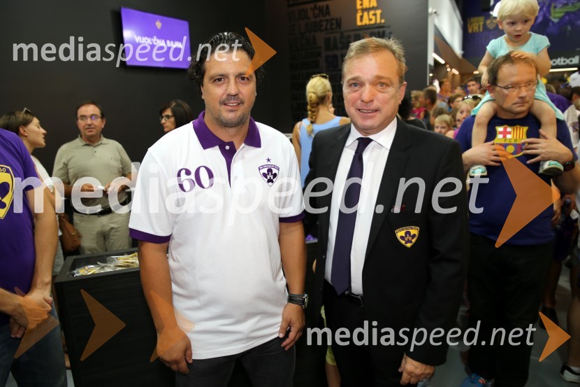  Zlatko Zahovič, športni direktor NK Maribor;  Bojan Ban, direktor NK MariborVijol'čna bajta 2, otvoritev trgovine