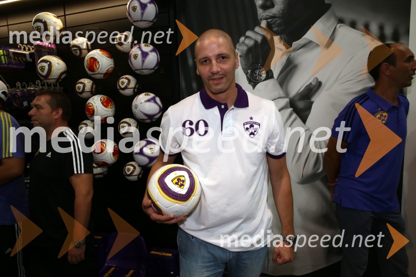  Stipe Jerič, odnosi z javnostmi NK MariborVijol'čna bajta 2, otvoritev trgovine