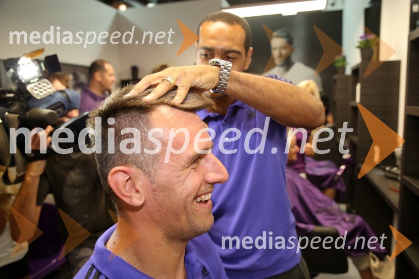  Jasmin Handanović, nogometaš, NK Maribor;  Marcos  Tavares, nogometaš, NK MariborVijol'čna bajta 2, otvoritev trgovine