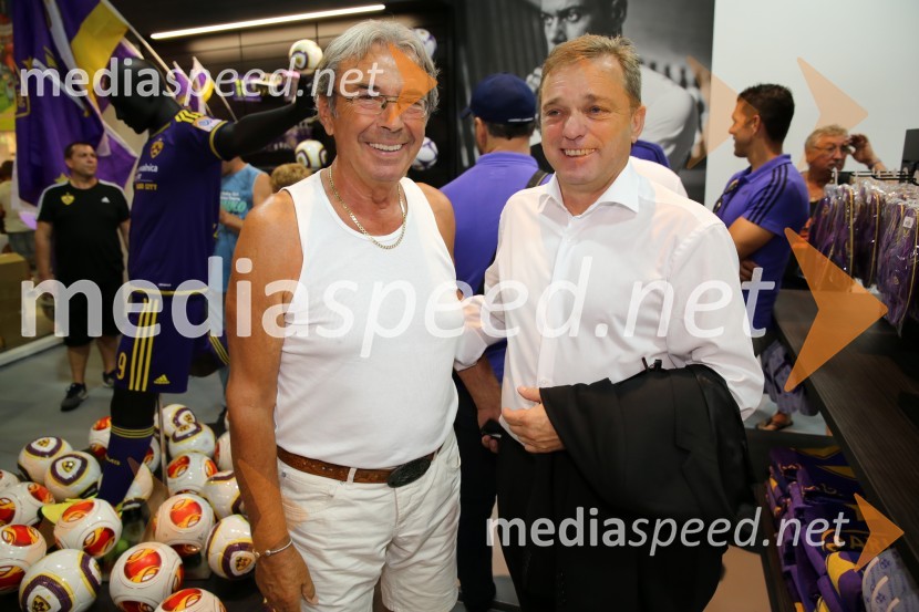  Jože Kobler, pevec;  Bojan Ban, direktor NK MariborVijol'čna bajta 2, otvoritev trgovine