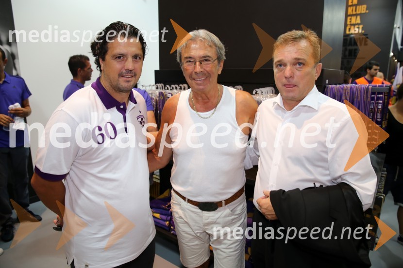  Zlatko Zahovič, športni direktor NK Maribor;  Jože Kobler, pevec;  Bojan Ban, direktor NK MariborVijol'čna bajta 2, otvoritev trgovine