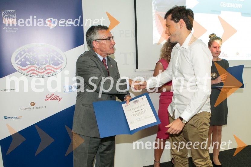  Brent Hartley, veleposlanik ZDA v Sloveniji;  ... Program Summer Economics Institute zaključila že četrta generacija študentov