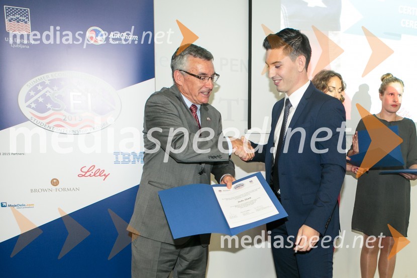  Brent Hartley, veleposlanik ZDA v Sloveniji;  ... Program Summer Economics Institute zaključila že četrta generacija študentov