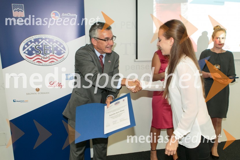  Brent Hartley, veleposlanik ZDA v Sloveniji;  ... Program Summer Economics Institute zaključila že četrta generacija študentov