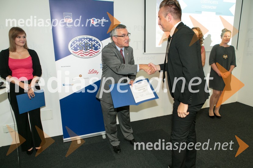  Brent Hartley, veleposlanik ZDA v Sloveniji;  ... Program Summer Economics Institute zaključila že četrta generacija študentov