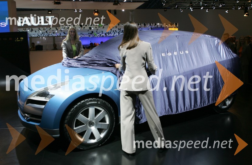 Odkrivanje novega konceptnega avtomobila Renault EgeusMednarodni avtomobilski salon Frankfurt 2005