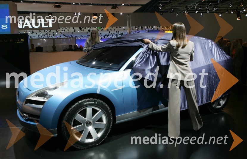 Odkrivanje novega konceptnega avtomobila Renault EgeusMednarodni avtomobilski salon Frankfurt 2005