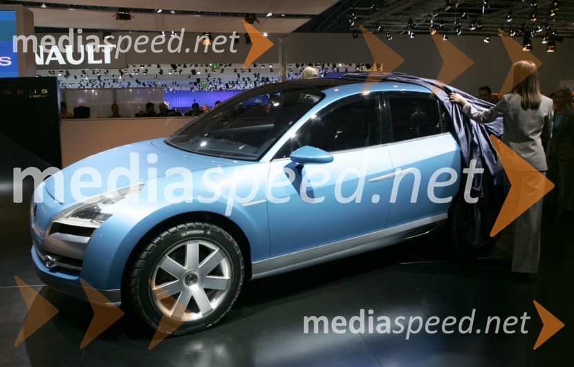 Odkrivanje novega konceptnega avtomobila Renault EgeusMednarodni avtomobilski salon Frankfurt 2005