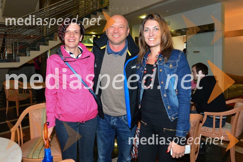  Klavdija Prša, Občina Lendava;  Janez Janko Kodila, direktor Kodila d.o.o.;  Monika Bači, direktorica prireditve Lendavska trgatev 2015Lendavska trgatev 2015