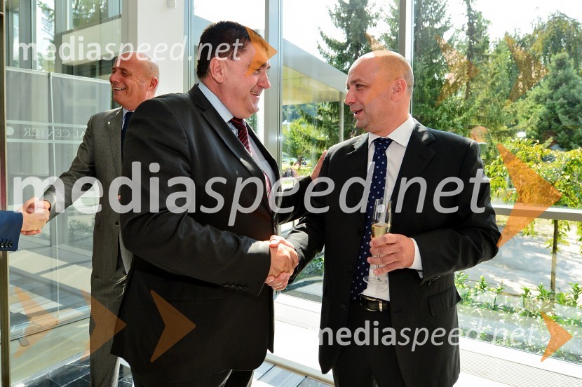  Peter Misja, župan, Občina Podčetrtek;  Boris Biček, večinski lastnik, Medical center RogaškaMedical center Rogaška z obnovo zgradbe Terapija in inovativnimi zdravstvenimi programi