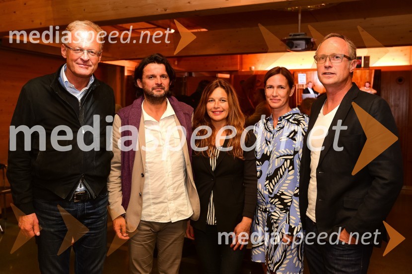  Janez  Škrabec, direktor Riko d.o.o., predsednik Slovensko-ruskega poslovnega sveta, predsednik Lions kluba Ljubljana Iliria;  ... ;  ... ;  ... ;  ... Ljubezen in/ali revolucija, Srećko Horvat & Manca G. Renko