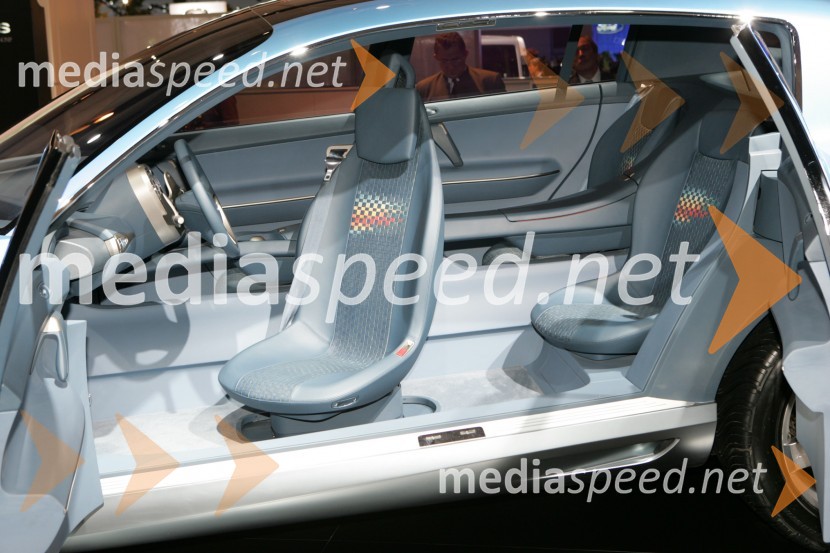 Notranjost novega konceptnega avtomobila Renault EgeusMednarodni avtomobilski salon Frankfurt 2005