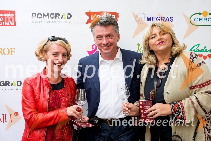  Lidija Žitek, TIC Murska sobota;  Brigita Perhavec, direktorica Zavod za kulturo, Murska Sobota;  Leon Novak, evangeličanski duhovnikFestival prekmurske šunke in gibanice 2015