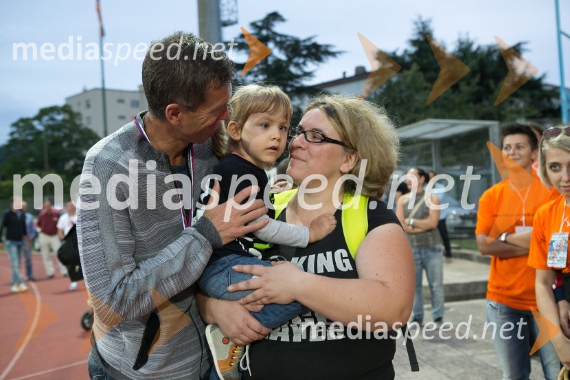  Srečko Katanec, selektor slovenske nogometne reprezentance;  Miša Prelog;  Maja PrelogLegende za Mišo, dobrodelna nogometna tekma