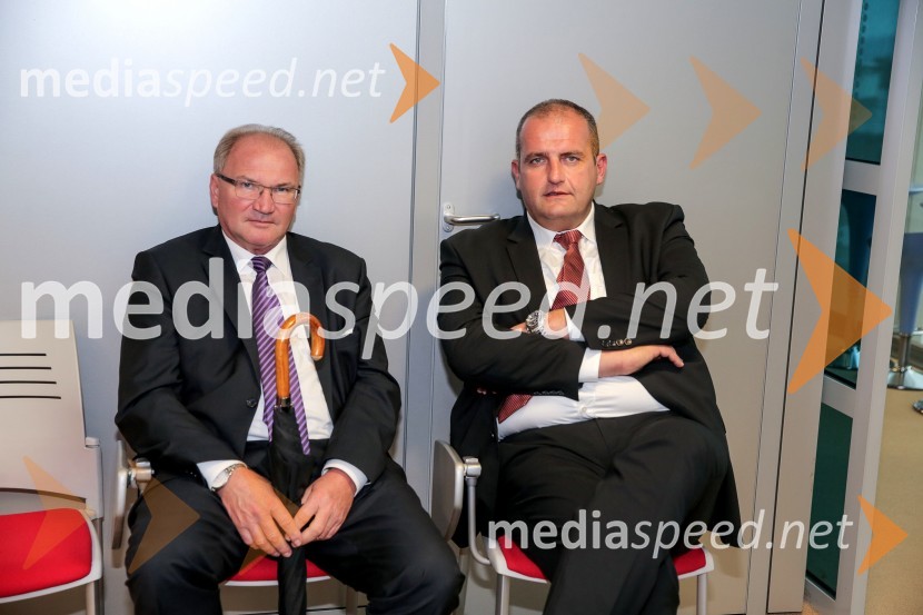  ... ;  Blaž Miklavčič, predsednik uprave GH Holding d.d.Formule uspeha in vizija v gradbeništvu, okrogla miza