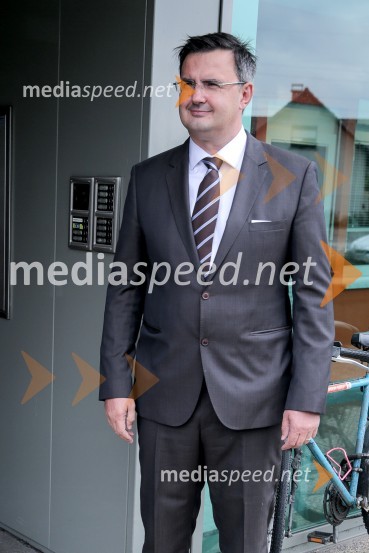  Mirko Požar, Predsednik Zbornice za gradbeništvo SlovenijeFormule uspeha in vizija v gradbeništvu, okrogla miza