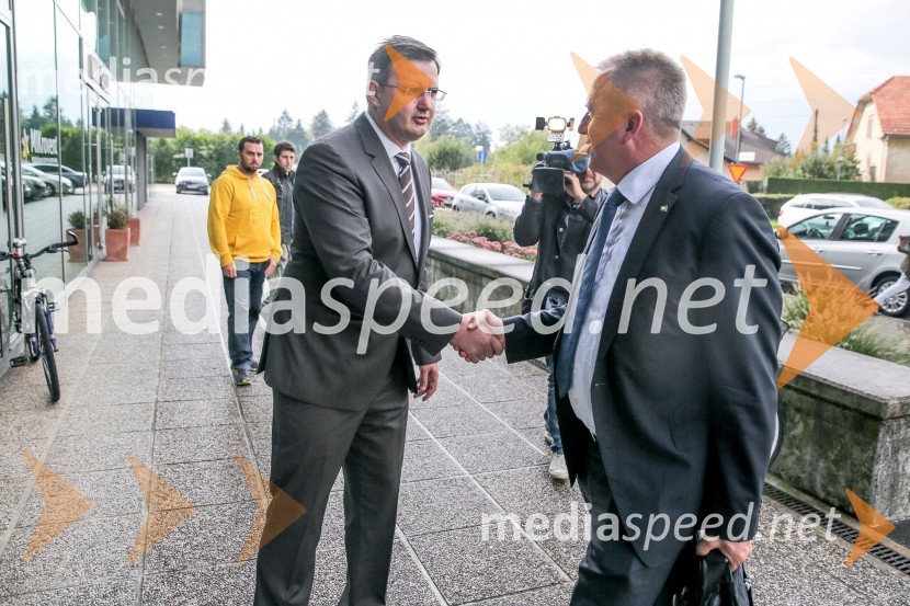  Mirko Požar, Predsednik Zbornice za gradbeništvo Slovenije;  Zdravko Počivalšek, minister za gospodarski razvoj in tehnologijoFormule uspeha in vizija v gradbeništvu, okrogla miza