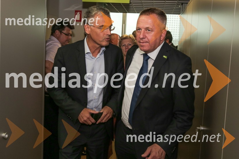 mag. Črtomir Remec, predsednik Inženirske zbornice Slovenije;  Zdravko Počivalšek, minister za gospodarski razvoj in tehnologijoFormule uspeha in vizija v gradbeništvu, okrogla miza