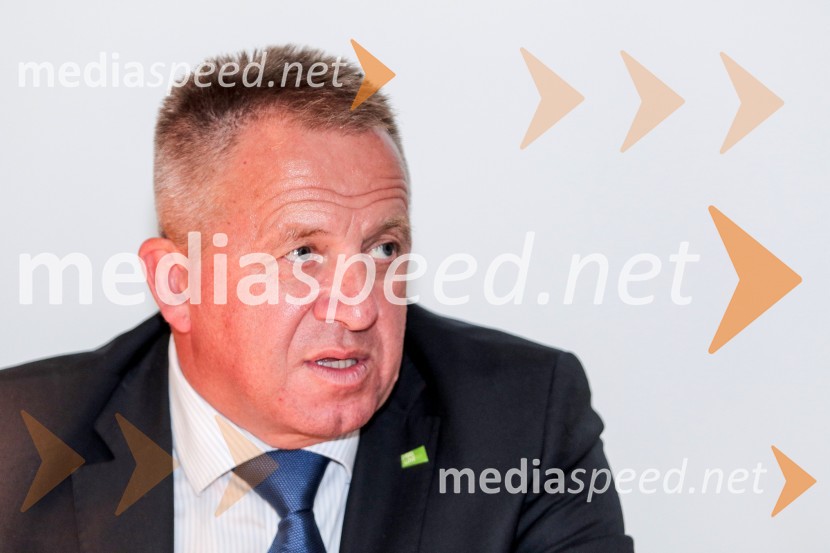  Zdravko Počivalšek, minister za gospodarski razvoj in tehnologijoFormule uspeha in vizija v gradbeništvu, okrogla miza