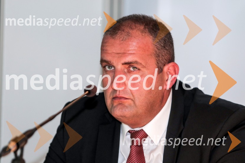  Blaž Miklavčič, predsednik uprave GH Holding d.d.Formule uspeha in vizija v gradbeništvu, okrogla miza