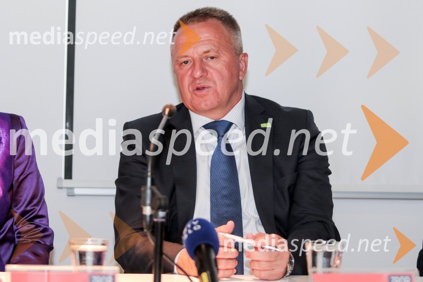  Zdravko Počivalšek, minister za gospodarski razvoj in tehnologijoFormule uspeha in vizija v gradbeništvu, okrogla miza