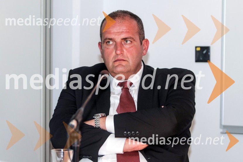  Blaž Miklavčič, predsednik uprave GH Holding d.d.Formule uspeha in vizija v gradbeništvu, okrogla miza