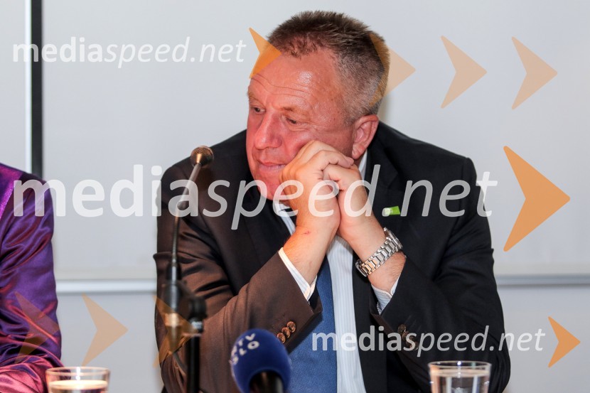  Zdravko Počivalšek, minister za gospodarski razvoj in tehnologijoFormule uspeha in vizija v gradbeništvu, okrogla miza