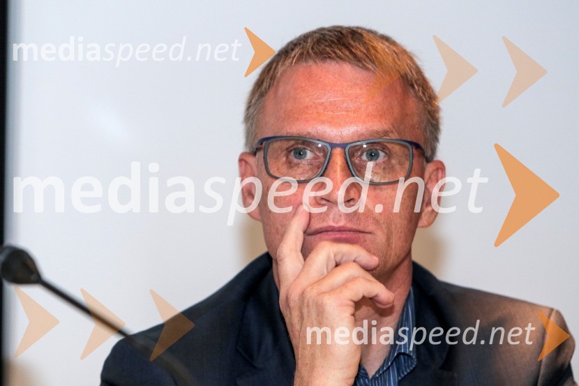  Andrej Ržišnik, direktor podjetja Protim Ržišnik PercFormule uspeha in vizija v gradbeništvu, okrogla miza