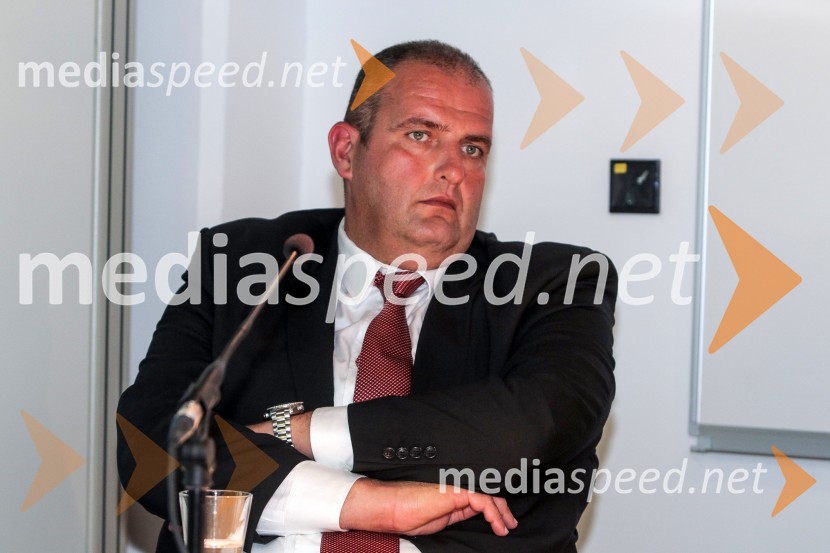  Blaž Miklavčič, predsednik uprave GH Holding d.d.Formule uspeha in vizija v gradbeništvu, okrogla miza