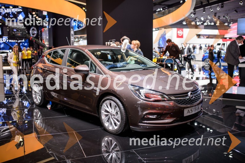 Nova Opel AstraMednarodni avtomobilski salon v Frankfurtu 2015