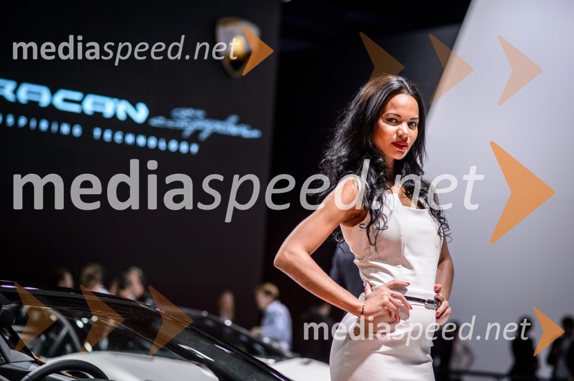 HostesaMednarodni avtomobilski salon v Frankfurtu 2015