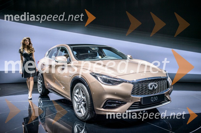 Infiniti Q30Mednarodni avtomobilski salon v Frankfurtu 2015