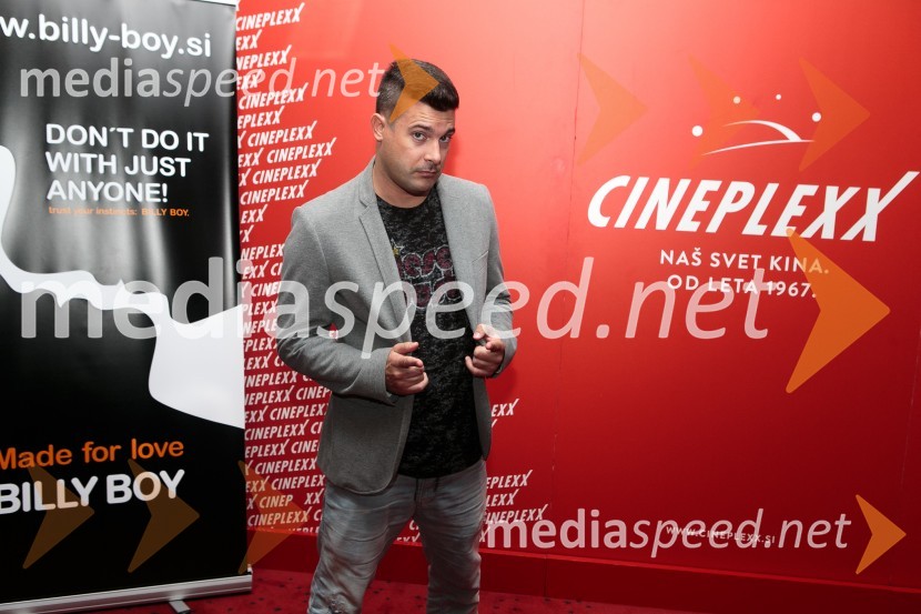  Klemen Bučan, stand up komik, radijski voditeljNajstniška komedija Julija in alfa Romeo s filmsko ekipo