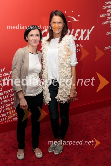  Andreja Purger, marketing Cineplexx;  Kanita Agič, Tv3 MediasNajstniška komedija Julija in alfa Romeo s filmsko ekipo